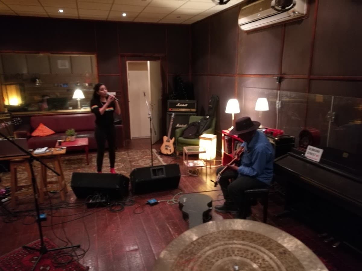 החדר של סבתא - Savta Studio